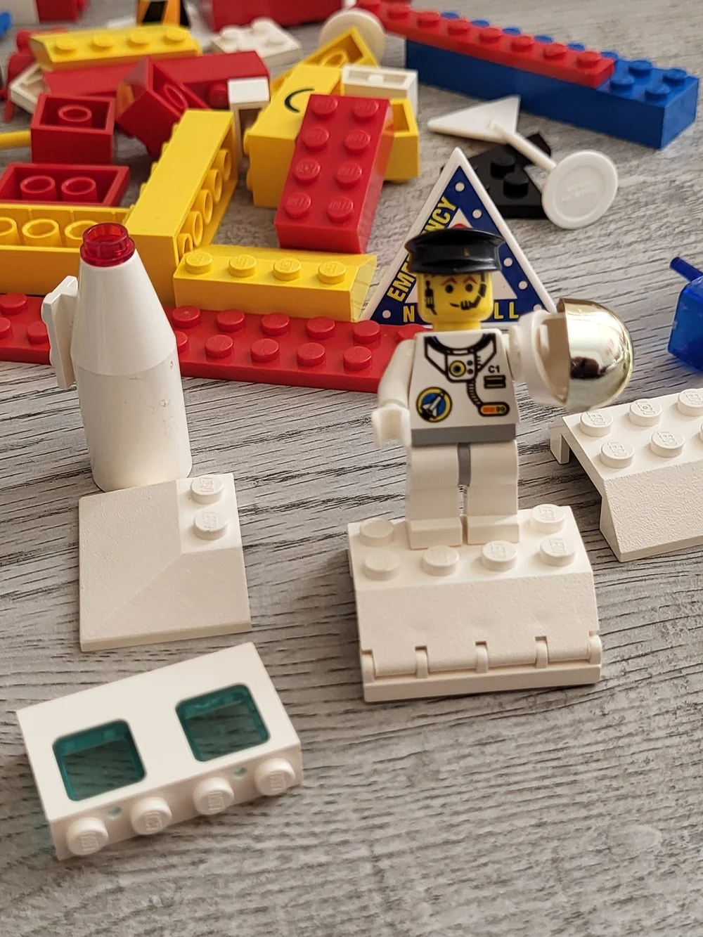 LEGO-Compatible Building Blocks Set - Multicolor (Red, Yellow, Blue, White)
